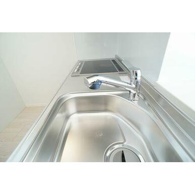 浄水機能付いたキッチン水栓です。（カートリッジは入居者様負担です）