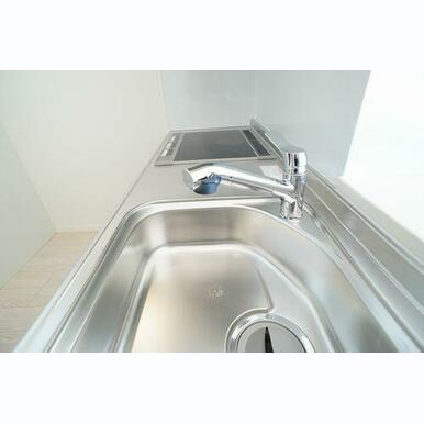 浄水機能付いたキッチン水栓です。(カートリッジは入居者様負担です)