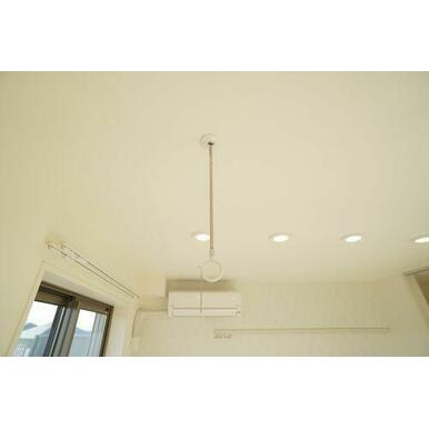 室内物干しフックが付いています