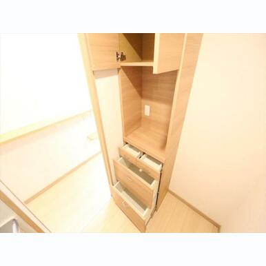 キッチン後ろにある収納(収納充実してます)