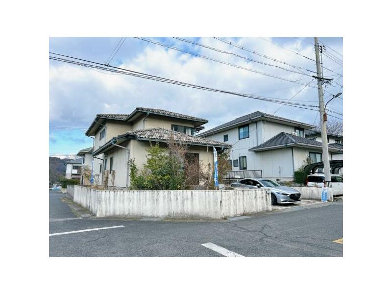 Nijigaoka-cho, Kurayoshi-shi (Kurayoshi station) 2F 5LDK

10,990,000 yen
