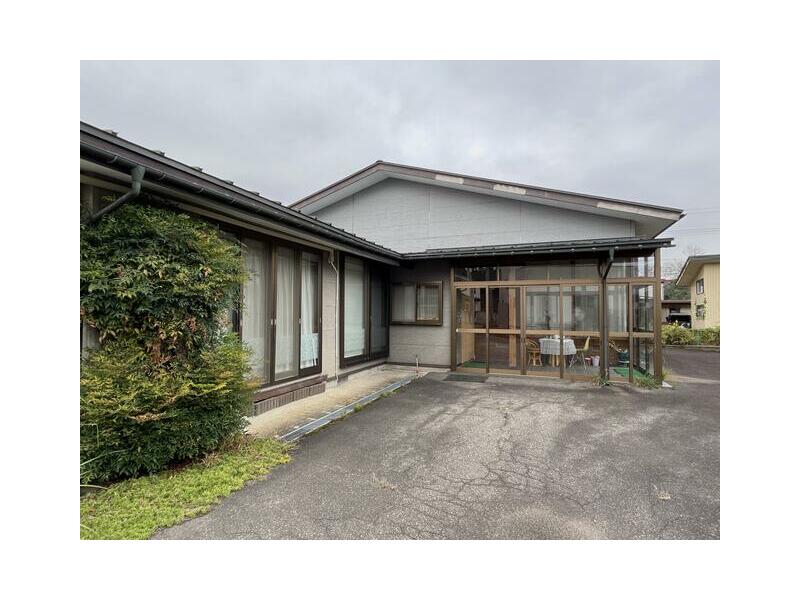 1-chome, Higashi-Odori, Yonezawa City (Yonezawa Station) Single-story building 5DK