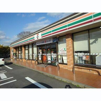 セブンイレブン久留米中央公園前まで690m