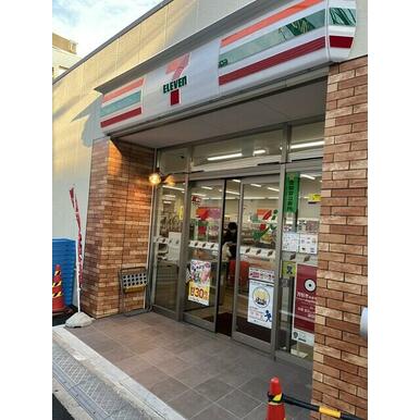 セブンイレブン 八幡山駅南口店 距離:223m