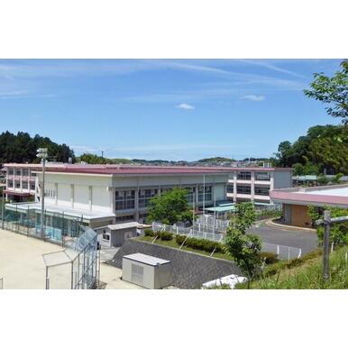 湖南市立下田小学校 距離：969m