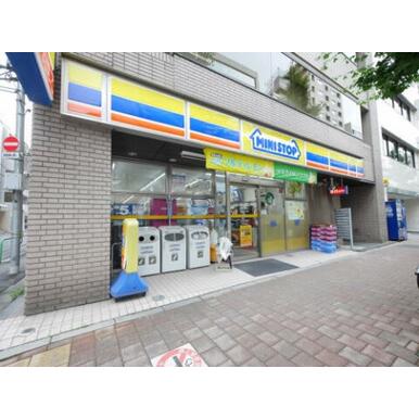 ミニストップ岩本町2丁目店 距離:191m