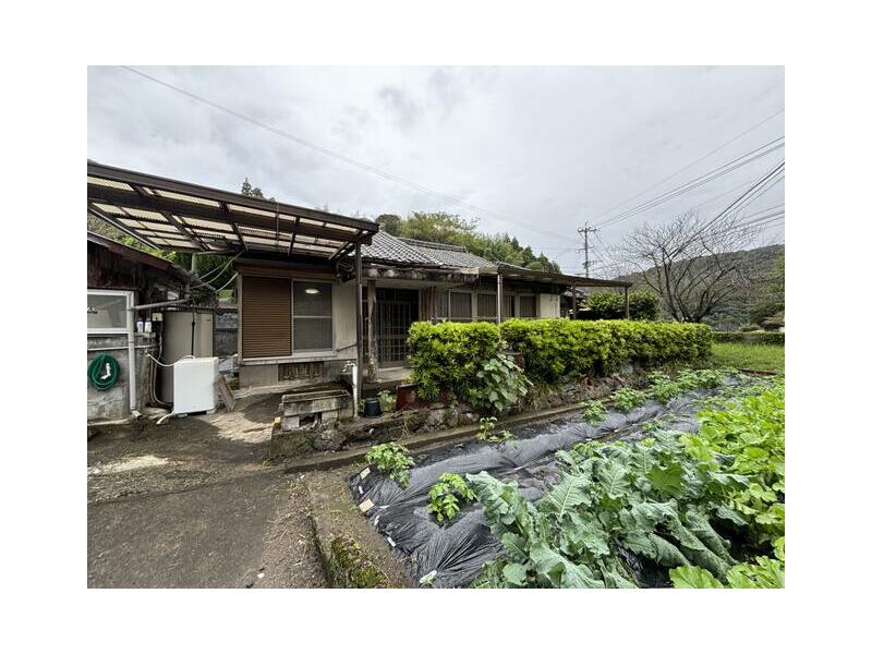 Yudacho, Satsumasendai-shi (Satsumatakajo Sta.) Single story house, 6DK

2.5 million yen