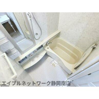 コンパクトで使いやすいお風呂です