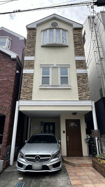 Cheap house for sale in Minato, Tokyo