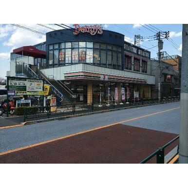セブンイレブン台東谷中６丁目店 距離：196m