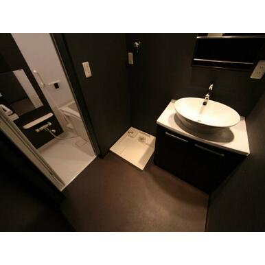 脱衣所　オシャレな独立洗面台