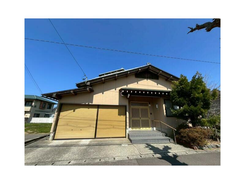 Kaga City, Matsugaoka 2-chome (Kaga Onsen Station) 2-story building 6DK