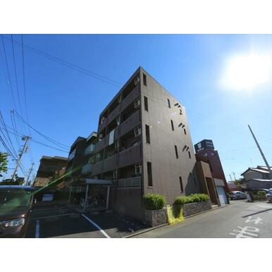 外観　敷地内ゴミ捨て場　オートロック