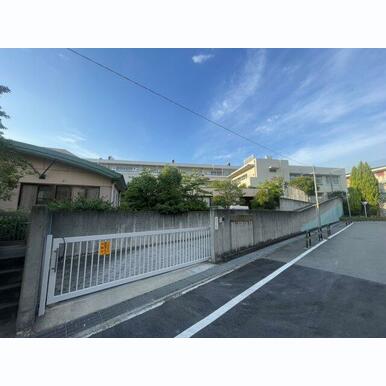 吹田市立千里第三小学校 距離:899m