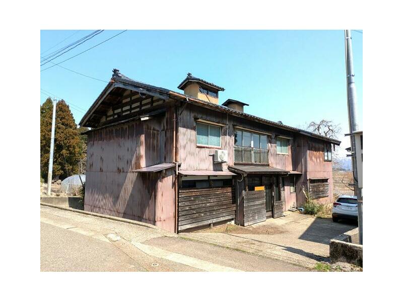 Ojiya City Katakai Town (Echigo Iwatsuka Station) 2-story 18DK