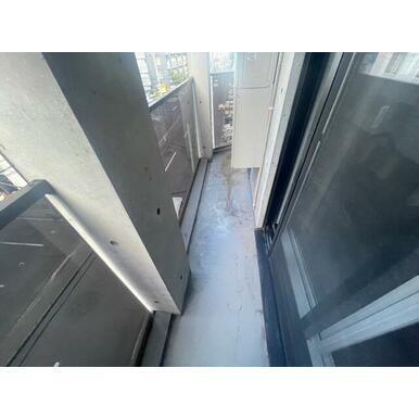 バルコニーは幅があり、広い印象を受けました。