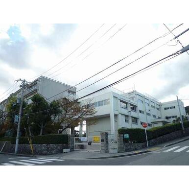 宝塚市立宝梅中学校 距離:1,346m