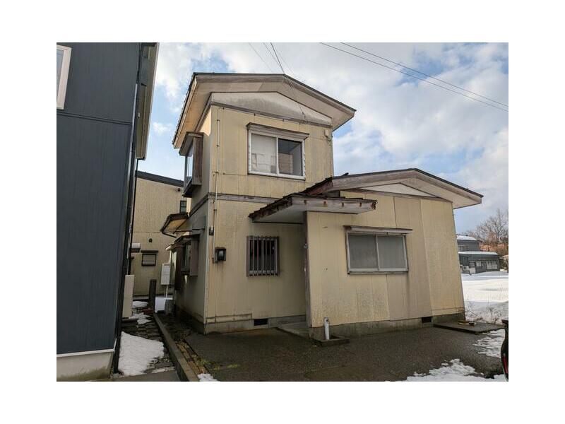 25 minutes on foot from JR Uetsu Main Line "Shibata" Station