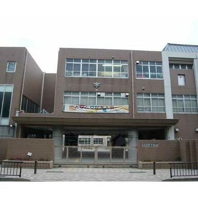 藤森中学校 距離：1,600m