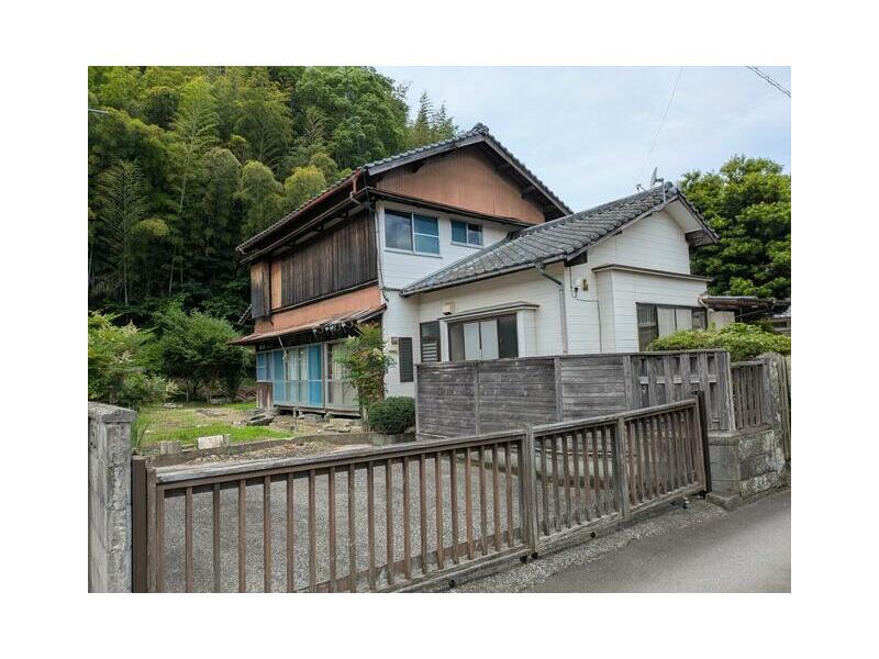 Usuki city, Oaza-Kaizoe (Usuki station) 2F 5DK

2.5 million yen