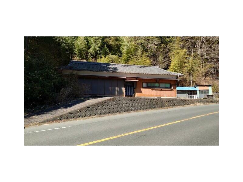 4,670 meters on foot from "Kakurōji" Station on the JR Chūō Line