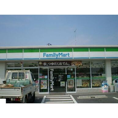 ファミリーマート岐南町下印食店 距離：244m