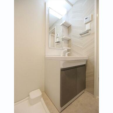 脱衣所 独立洗面台(シャンプードレッサー付)収納スペース有