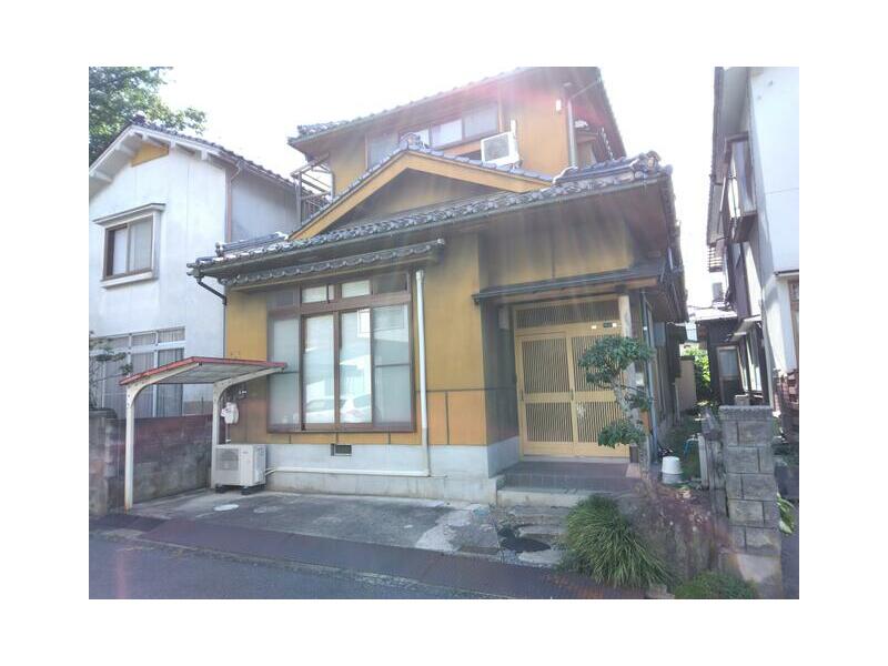 Mukage 1-chome, Tottori-shi, Tottori (Tottori Sta.) 2F 6LDK

9.8 million yen