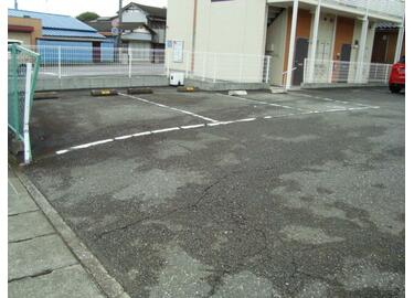 駐車場整地をお願いします、報酬13万円で。