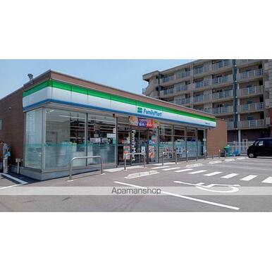 ファミリーマート博多諸岡一丁目店 距離：578m