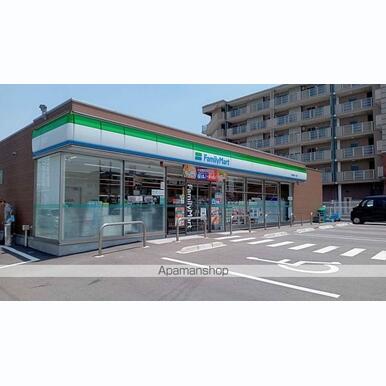 ファミリーマート博多諸岡一丁目店 距離:578m