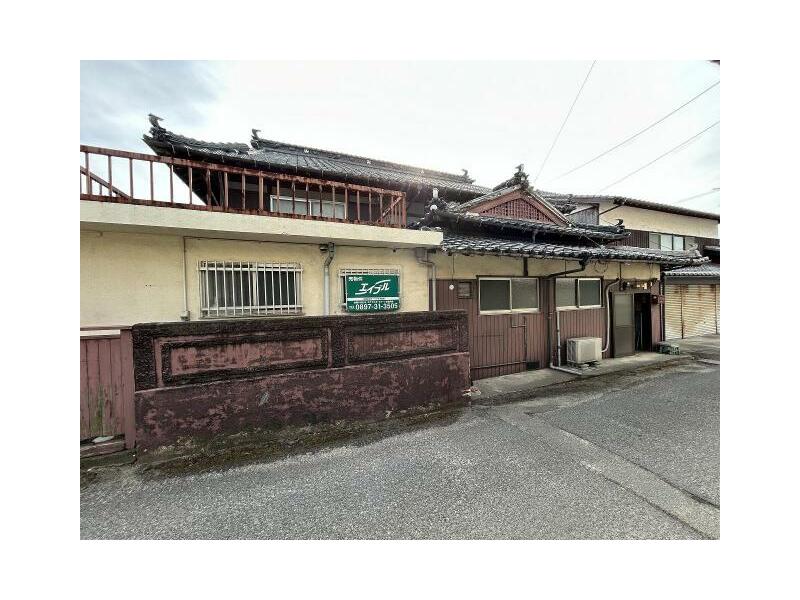 Saijo city, Kawarazu (Iyo Miyoshi station) 2F, 10LDK

3,500,000 yen