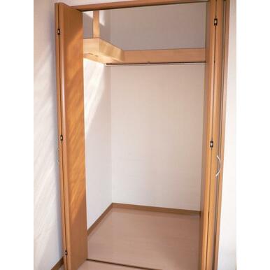 洋室のウォークインクローゼット
