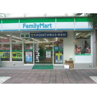 ファミリーマート 距離:73m