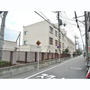 大阪市立十三中学校 距離:793m