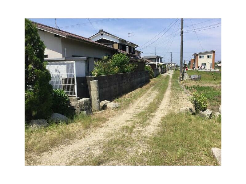 Oaza Kitakawara, Matsumae-cho, Iyo-gun (Okada Sta.) Single story house, 4LDK

Single-storied house 4LDK 5,000,000 yen