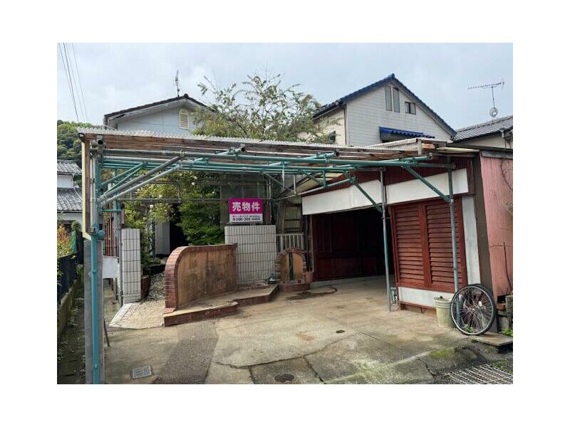 Uto City, Shimoamida Town (Amida Station) 2-story building 6LDK