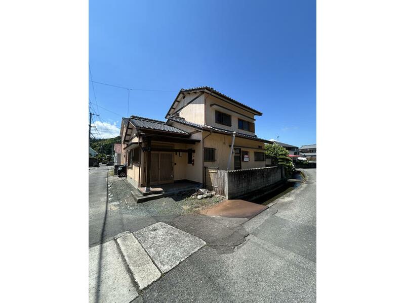 Niihama-shi, Go 4-chome (Takihama station) 2F 4LDK

5.9 million yen