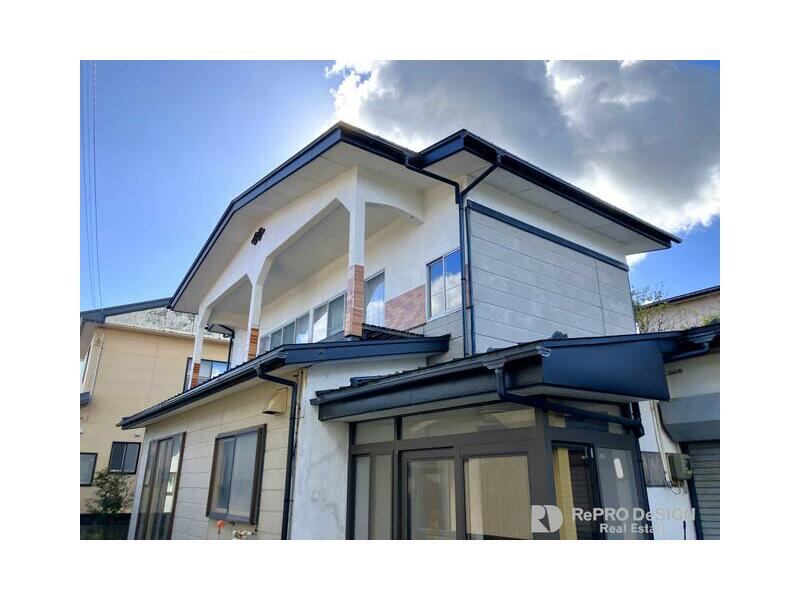 20 minutes by bus from Akita Shinkansen "Akita" Station, 5 minutes on foot from the Driver's License Center