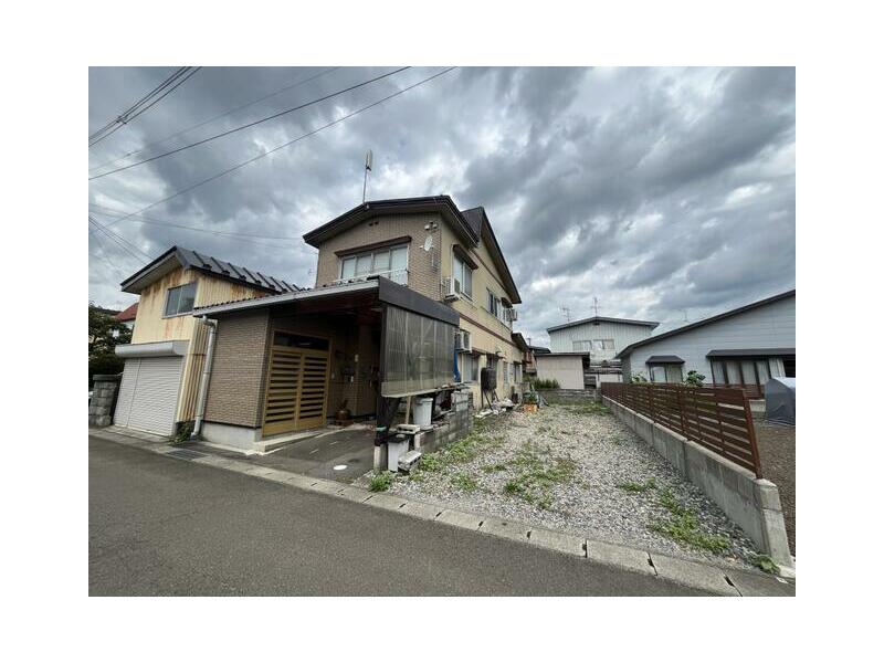 Kitaakita City, Higashiyokocho (Takanosu Station) 2-story 4LK