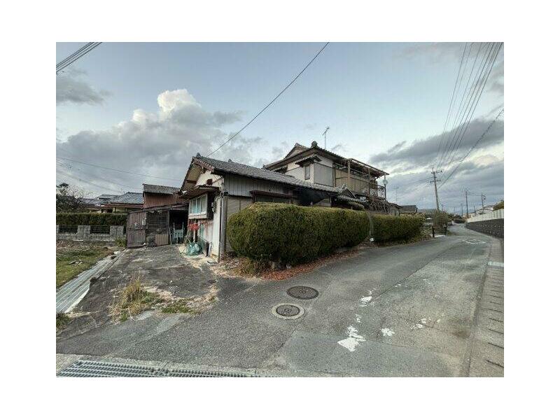 29-minute walk from JR Kagoshima Main Line "Ono-shita" Station