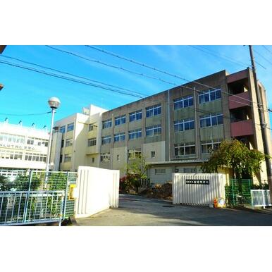 安室中学校 距離：804m