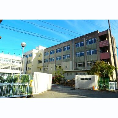 安室中学校 距離:804m