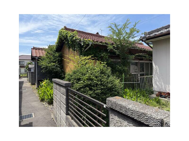 Takahama City, Aoki-cho 2-chome (Mikawa Takahama Station) Single-story building