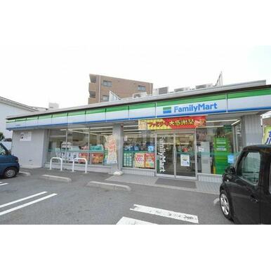 ファミリーマート足立青井店 距離:690m