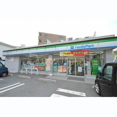 ファミリーマート足立青井店 距離:690m