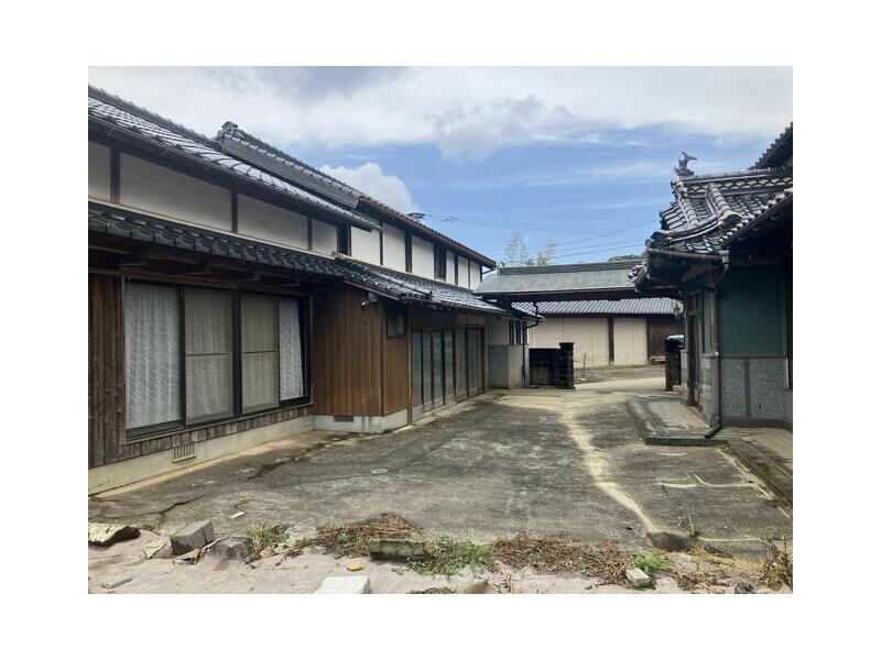 Karatsu City, Hizen Town Uragasaka (Nishi Karatsu Station) 2-story 8DK