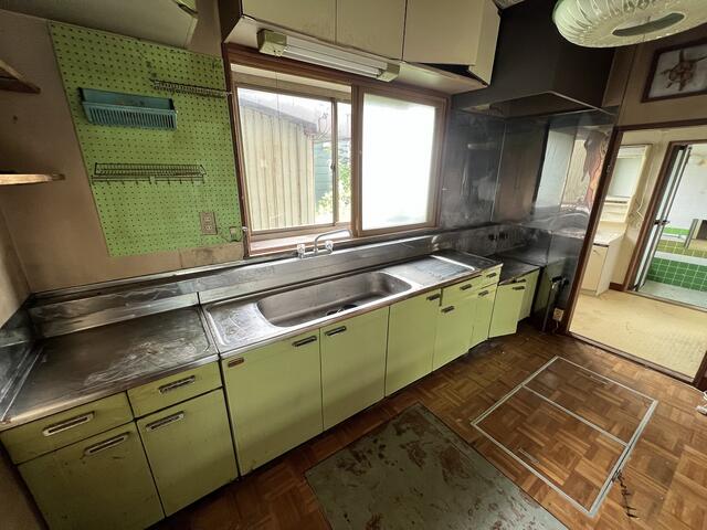 日高町富川中古住宅店舗付き個人売買