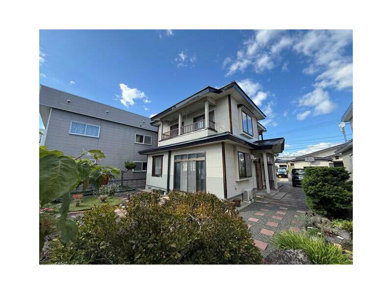 Oaza Ishiwatari 3-chome, Hirosaki City 2-story 6K