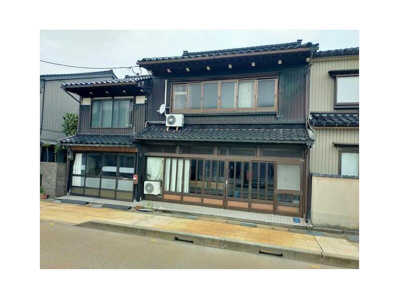 Imizu City, Yahata-cho 1-chome (Higashi-Shinminato Station) 2-story building 7SDK
